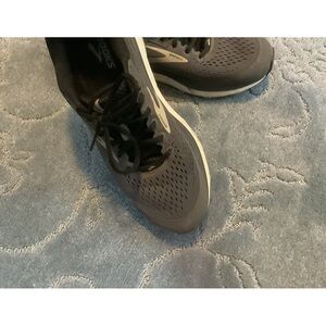 Brooks men’s sneakers